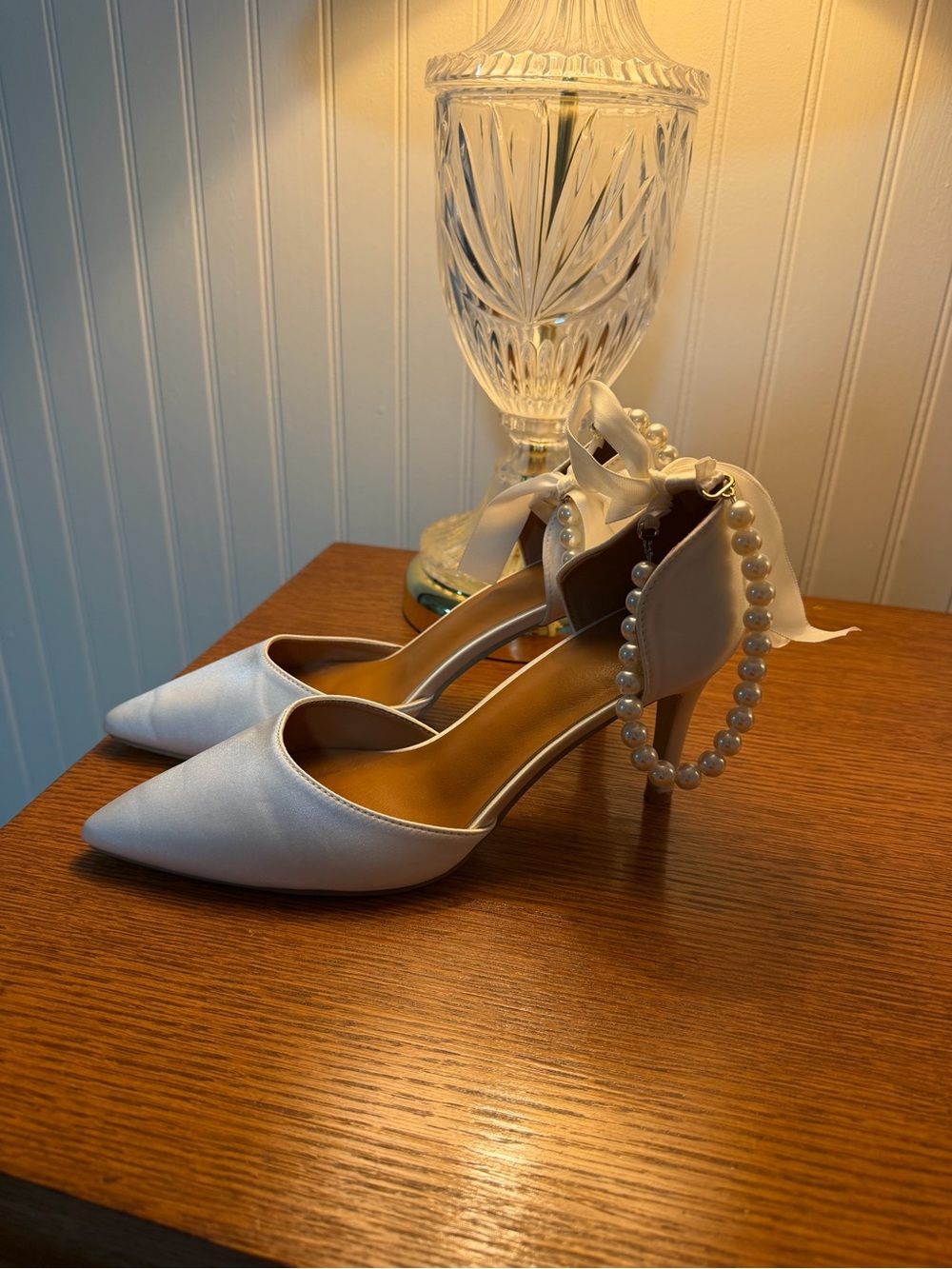 White Satin Pearl Bow Bridal Heels Wedding Shoes EU 37 Pointed Toe - Picture 1 of 9